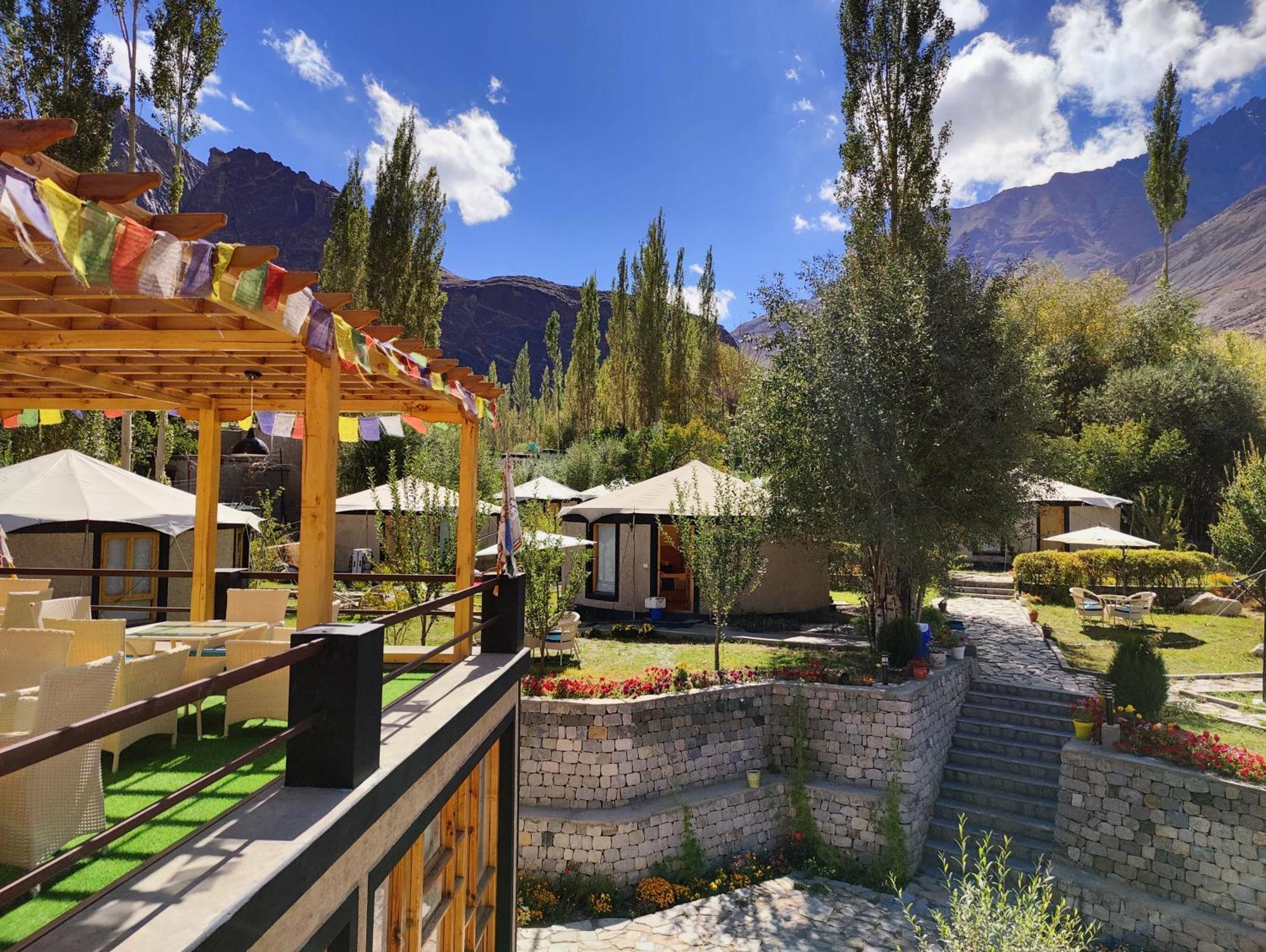 Mystique Meadows Earth Homes Hundar Exterior photo